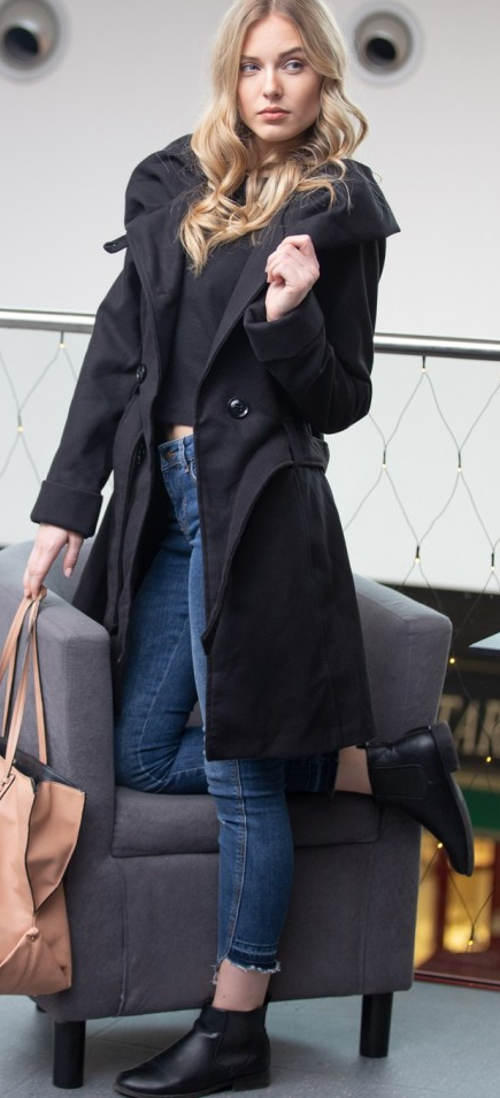 Moderní dámský kabát v černé barvě