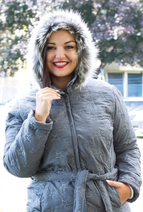 Česká dámská zimní bunda pro silnější postavy