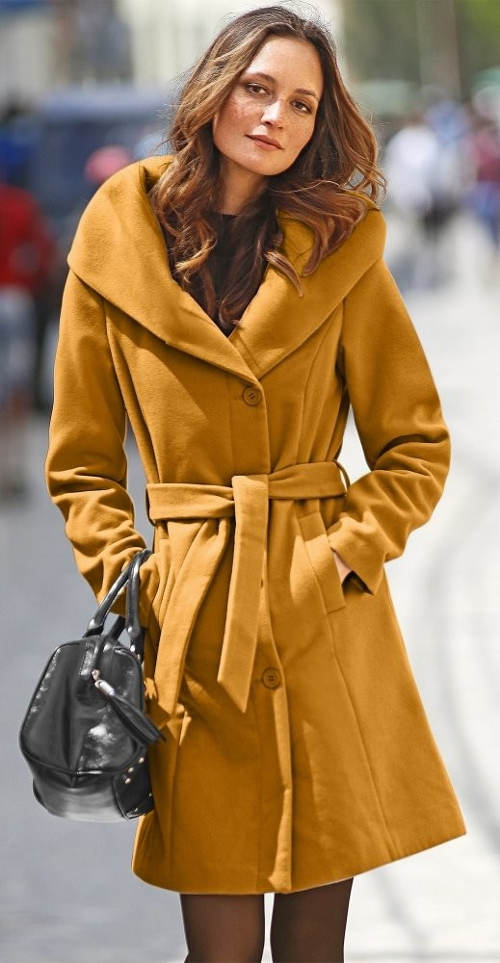 Měkký dámský zimní kabát s šálovým límcem
