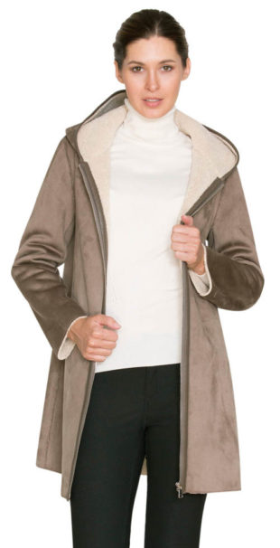 Dámský kabát kratší délky s vnitřním podšitím z umělé kožešiny