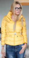 Žlutá prošívaná zimní bunda s páskem na sponu