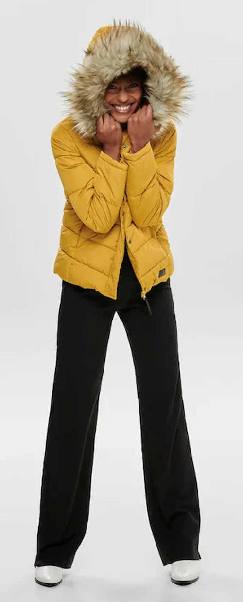 Jednobarevná zimní bunda s průhmatovými kapsami