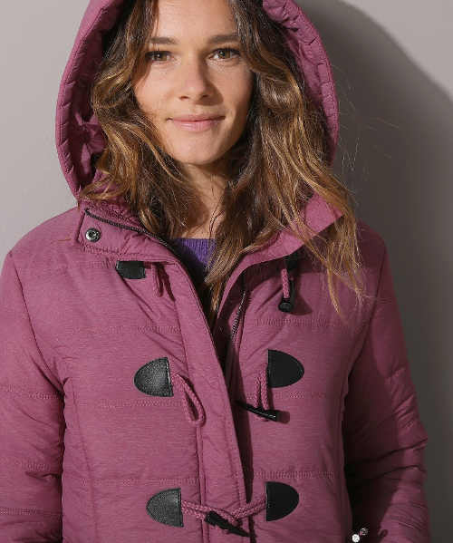 Fialová zimní bunda s praktickou kapucí