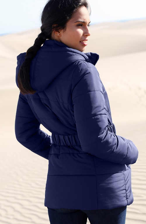 Modrá zimní bunda pro plnější tvary