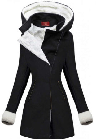 Elegantní černý zimní kabát s bílým kožíškem