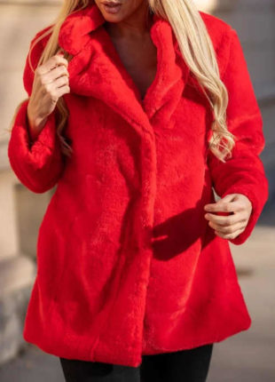 Červený plyšový dámský kabát s délkou do pasu