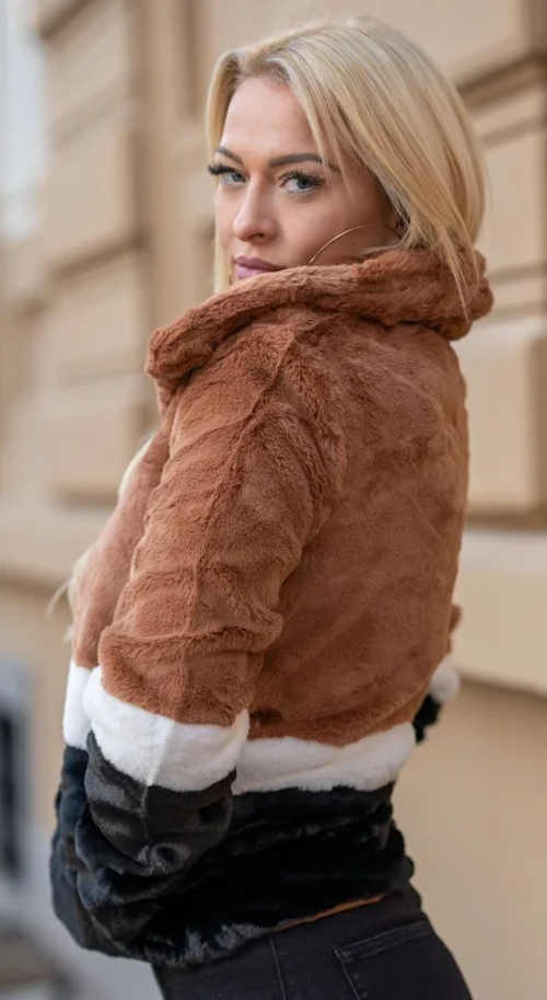 Ownership enable effective Krátký vícebarevný pruhovaný dámský zimní kabát z umělé kožešiny