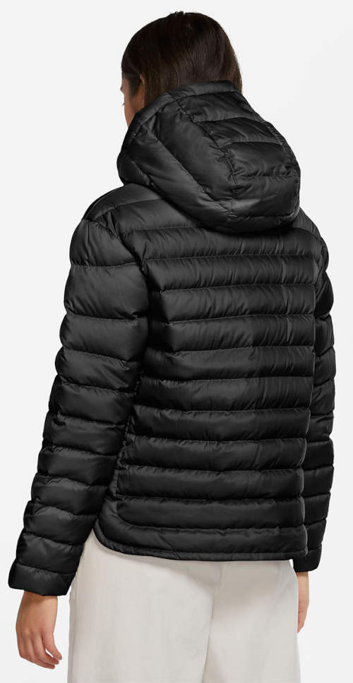 Černá dámská zimní bunda Nike s délkou do pasu