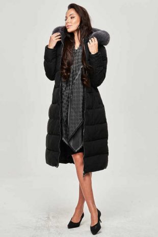 Dámská dlouhá prošívaná bunda s kapucí a kožešinovým límcem