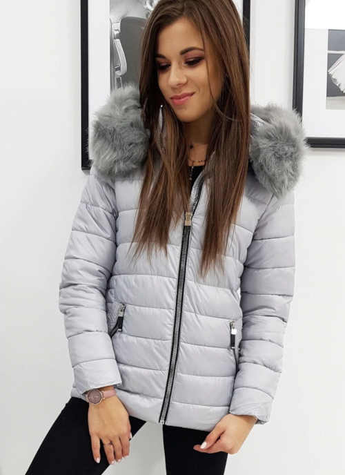 Stylová dámská krátká zimní prošívaná bunda s kapucí
