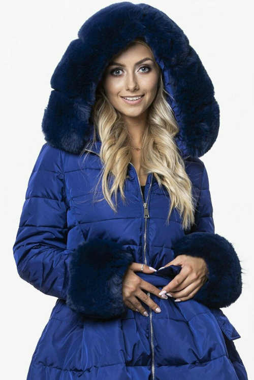 modrá prošívaná bunda s kapucí