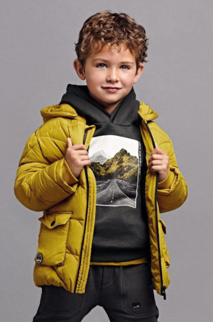 Dětská zimní prošívaná bunda na hory s praktickou kapucí Mayoral