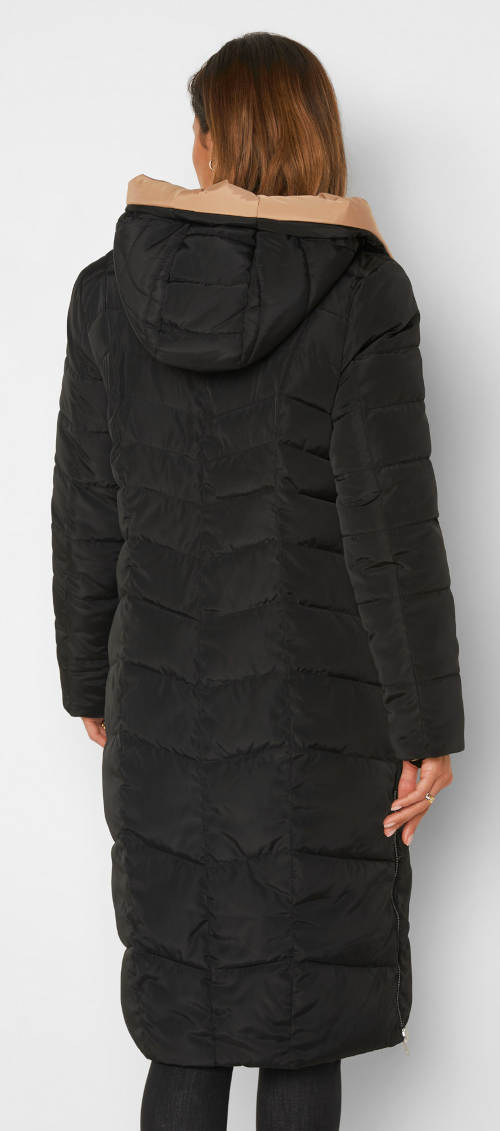Teplý prošívaný černý dámský zimní kabát s delkou pod kolena