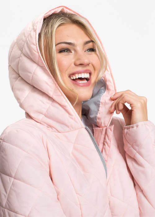 Růžový prošívaný dámský zimní kabát s kapucí